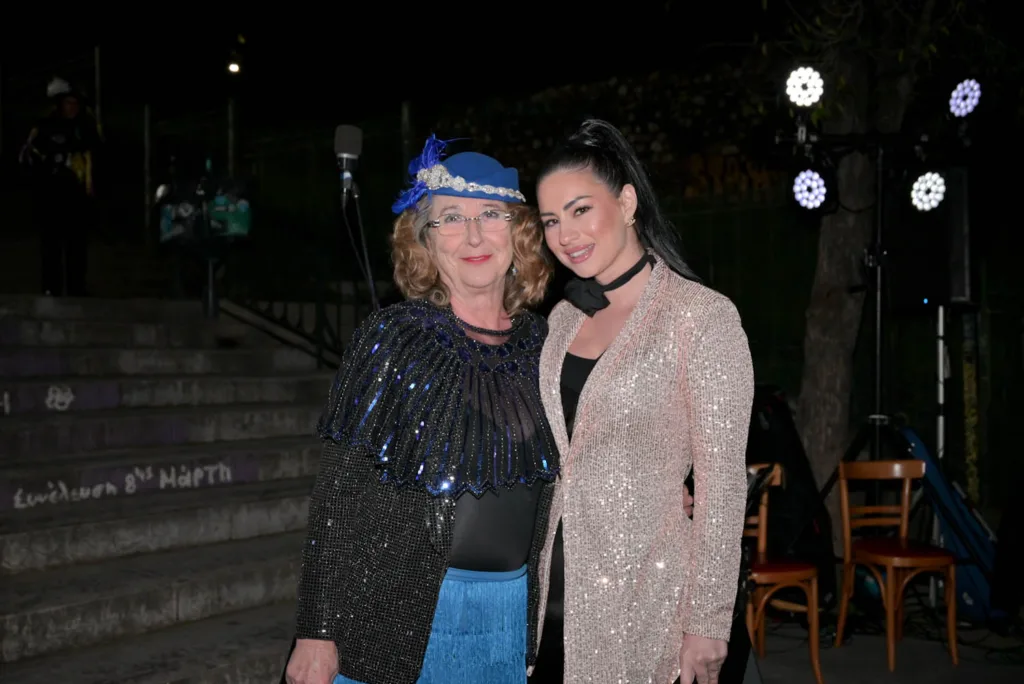 Μουσική, χορός και καρναβαλικός παλμός στις Σκάλες Γεροκωστοπούλου με τις ΣφήγΚΕΣ ΦΩΤΟ