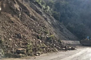 Εθνική οδός Τρίπολης – Πύργου: Διακοπή και εκτροπή κυκλοφορίας οχημάτων λόγω κατολίσθησης