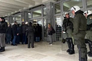 Αναβολή για τον Μάιο στη δίκη των 38 συλληφθέντων από την αστυνομική επιχείρηση στο ΑΠΘ