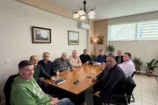 Δυτική Αχαΐα – Συνάντηση εργασίας Αλεξόπουλο-Αντιδημάρχων: «Προχωράμε με μεγαλύτερη ταχύτητα και αποφασιστικότητα»