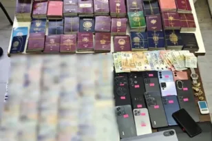 Βρέθηκαν εκατοντάδεςπλαστά ταξιδιωτικά έγγραφα στο κέντρο της Αθήνας - Δύο συλλήψεις