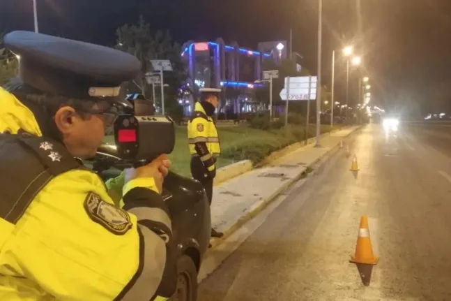186 χλμ/ώρα σε δρόμο με όριο 90 και οδηγός μεθυσμένος: Συλλήψεις από την Τροχαία Θεσσαλονίκης
