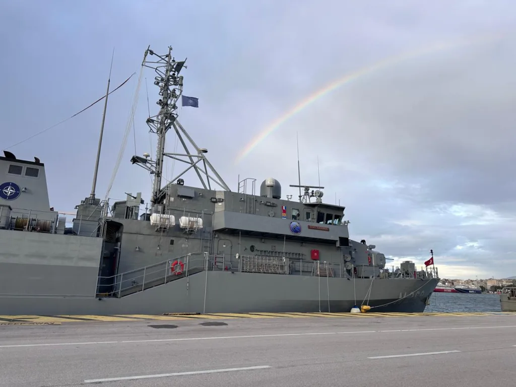 Τουρκικό ναρκοθηρευτικό πολεμικό πλοίο στον Πειραιά ΦΩΤΟ Τουρκικό ναρκοθηρευτικό πολεμικό πλοίο στον Πειραιά ΦΩΤΟ