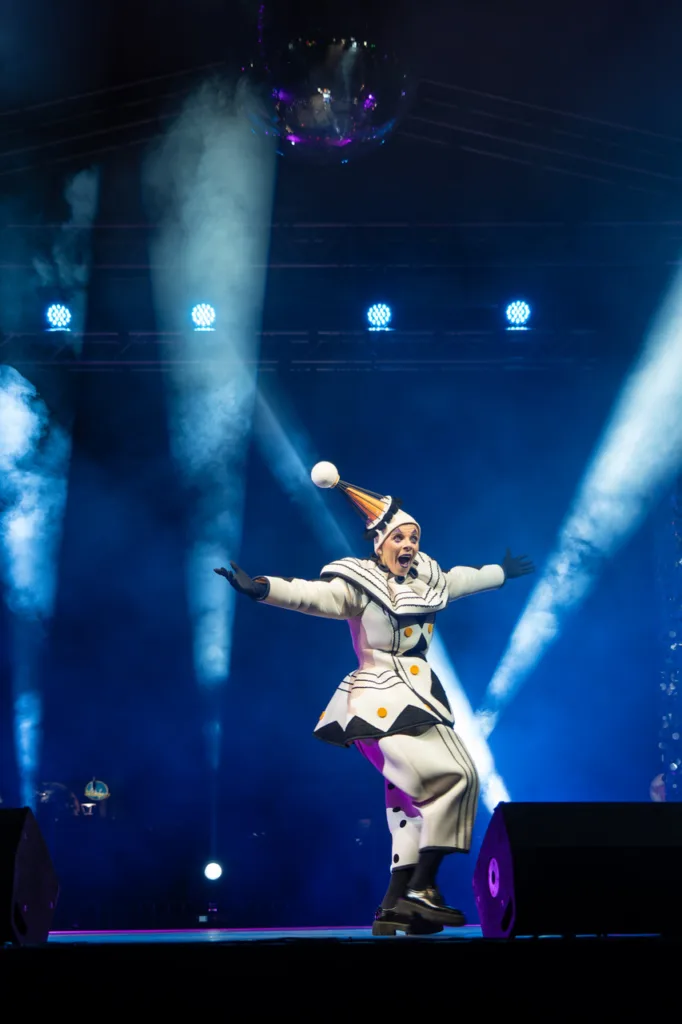 Τελάλισσα, Τζίτζικας, μουσικό άρμα και σοκολάτες στην 3η καρναβαλική παρέλαση της «Μέριμνας» Τελάλισσα, Τζίτζικας, μουσικό άρμα και σοκολάτες στην 3η καρναβαλική παρέλαση της «Μέριμνας»