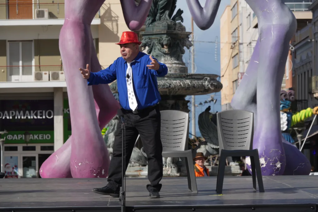 Θέατρο, σάτιρα και Πατρινό Καρναβάλι: Πλημμύρισε γέλιο η πλατεία Γεωργίου με τα «ΘεατροΚαρναβαλοΞεφαντώματα» ΦΩΤΟ