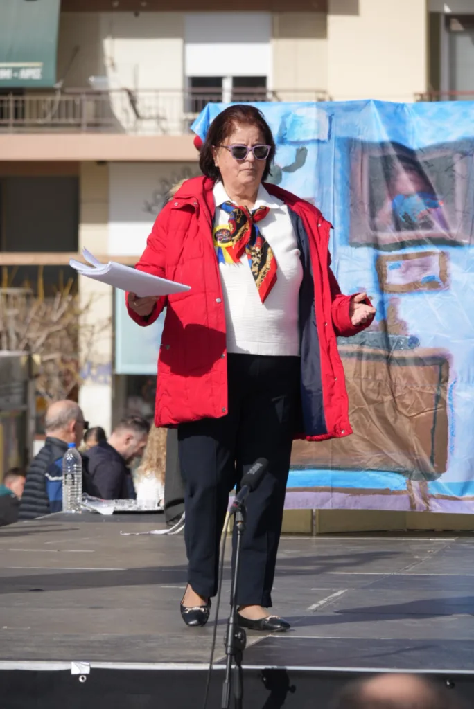 Θέατρο, σάτιρα και Πατρινό Καρναβάλι: Πλημμύρισε γέλιο η πλατεία Γεωργίου με τα «ΘεατροΚαρναβαλοΞεφαντώματα» ΦΩΤΟ