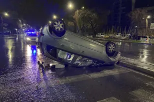 Ανατροπή ΙΧ στη Θεσσαλονίκη τα ξημερώματα