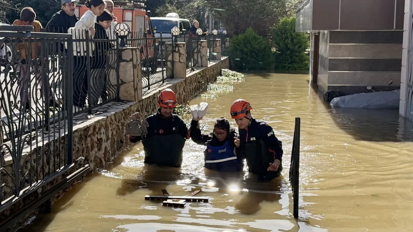 Τουρκία: Υπερχείλιση στο φράγμα Ντιμ στην Αττάλεια έφερε σαρωτικές πλημμύρες  - Παρασύρθηκε ολόκληρο εστιατόριο | ΕΙΔΗΣΕΙΣ