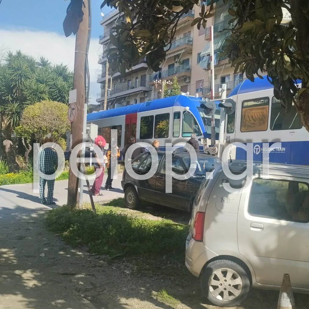 Πάτρα: ΙΧ μπήκε σε φυλασσόμενη διάβαση – Το τρένο φρέναρε αλλά δεν πρόλαβε ΦΩΤΟ