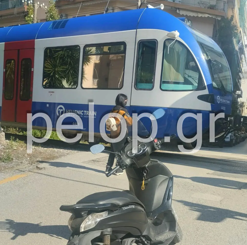 Πάτρα: ΙΧ μπήκε σε φυλασσόμενη διάβαση – Το τρένο φρέναρε αλλά δεν πρόλαβε ΦΩΤΟ