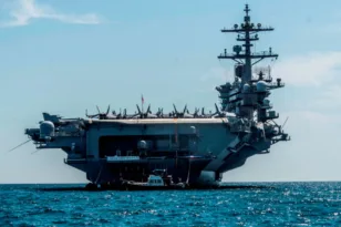 Διπλωματικός πυρετός στη Μέση Ανατολή, ενώ ο Τραμπ καλείται να αποφασίσει για την «αρμάδα» κοντά στο Ιράν