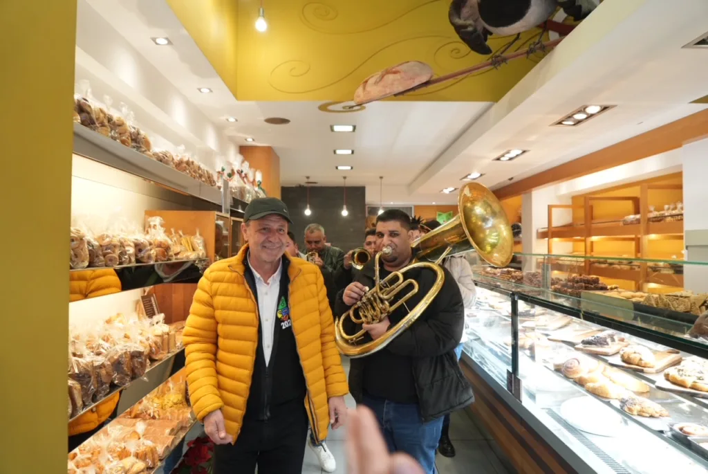 Πάτρα: Το κέντρο πήρε «φωτιά» με βαλκανικούς ρυθμούς ΦΩΤΟ