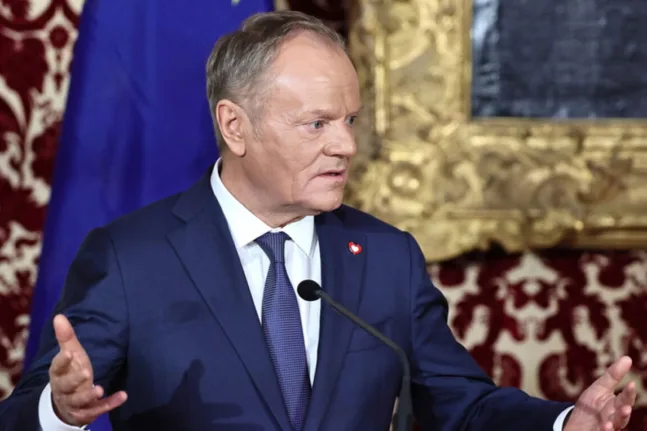 Ο Τουσκ καλεί τους Πολωνούς πολίτες να εγκαταλείψουν άμεσα το Ιράν