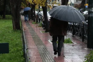 Καιρός αύριο Κυριακή 8/2: Βροχές, καταιγίδες και μικρή πτώση θερμοκρασίας - Ποιες περιοχές επηρεάζονται
