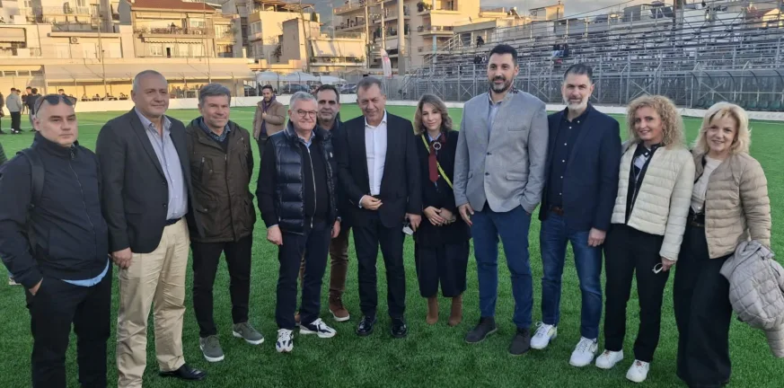 Ο Υπουργός Αθλητισμού Γ. Βρούτσης εγκαινίασε τον χλοοτάπητα στα Προσφυγικά-Τι είπε για το βοηθητικό του Τόφαλος ΦΩΤΟ -ΒΙΝΤΕΟ