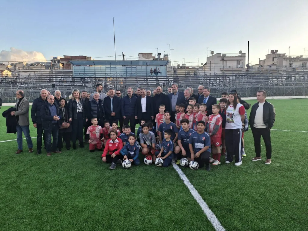 Ο Υπουργός Αθλητισμού Γ. Βρούτσης εγκαινίασε τον χλοοτάπητα στα Προσφυγικά-Τι είπε για το βοηθητικό του Τόφαλος ΦΩΤΟ -ΒΙΝΤΕΟ