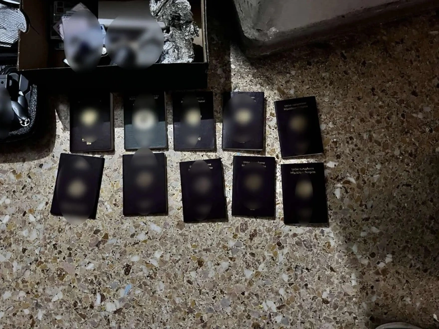 Κύκλωμα κλοπών και παράνομης διακίνησης φαρμάκων εξαρθρώθηκε στην Αθήνα – Χιλιάδες χάπια και έγγραφα στα ευρήματα