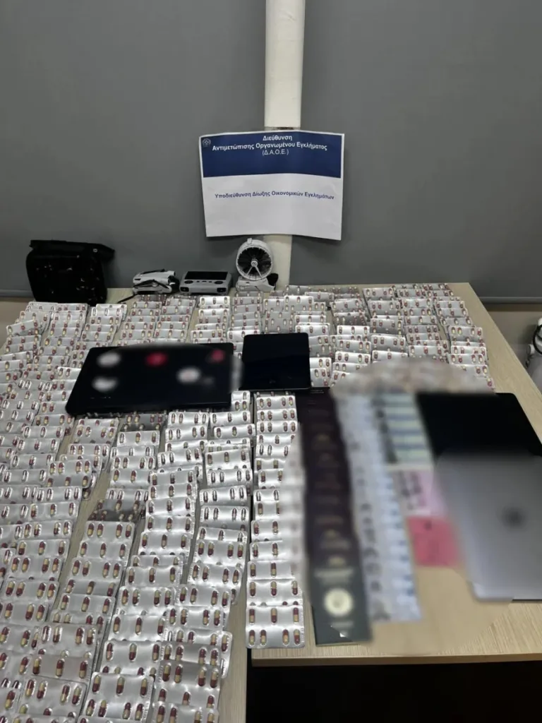 Κύκλωμα κλοπών και παράνομης διακίνησης φαρμάκων εξαρθρώθηκε στην Αθήνα – Χιλιάδες χάπια και έγγραφα στα ευρήματα