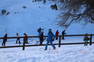 Καλάβρυτα: Χιλιάδες επισκέπτες στο Χιονοδρομικό την Καθαρά Δευτέρα – Ιδανικές συνθήκες με ήλιο και καλή ορατότητα