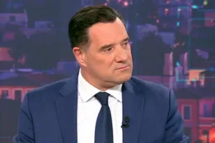 «Όταν πας να συναντήσεις τον Δράκουλα, δεν βάζεις σταυρό; Εκεί θα είχε κομμουνιστές», ο Γεωργιάδης πήγε στο Κρατικό Νίκαιας με μανικετόκουμπα των ΗΠΑ