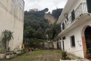 Ζάκυνθος: Κατολίσθηση μέσα στη νύχτα Χώματα «έπνιξαν» σπίτια, καταπλακώθηκε σκύλος, εκκενώσεις και νέες υποχωρήσεις εδάφους