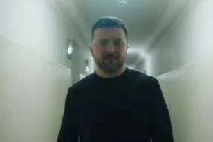 Ζελένσκι από το καταφύγιο: «Τέσσερα χρόνια μετά, η Ουκρανία στέκεται ακόμη» ΒΙΝΤΕΟ