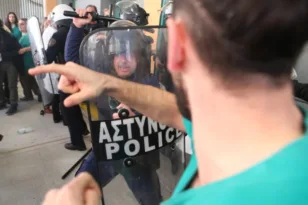 Ο Δημήτρης Ζιαζιάς είναι ο γιατρός που συνελήφθη στο Γενικό Κρατικό Νίκαιας – Τι συνέβη με τον πρώην πρόεδρο της ΕΙΝΑ