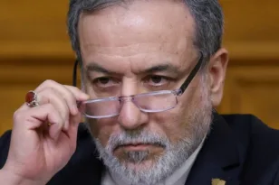 Ιρανός ΥΠΕΞ: «Ο Νετανιάχου έσυρε τις ΗΠΑ στον πόλεμο» – Γιατί λέει ότι η δολοφονία Λαριτζανί δεν λυγίζει την Τεχεράνη