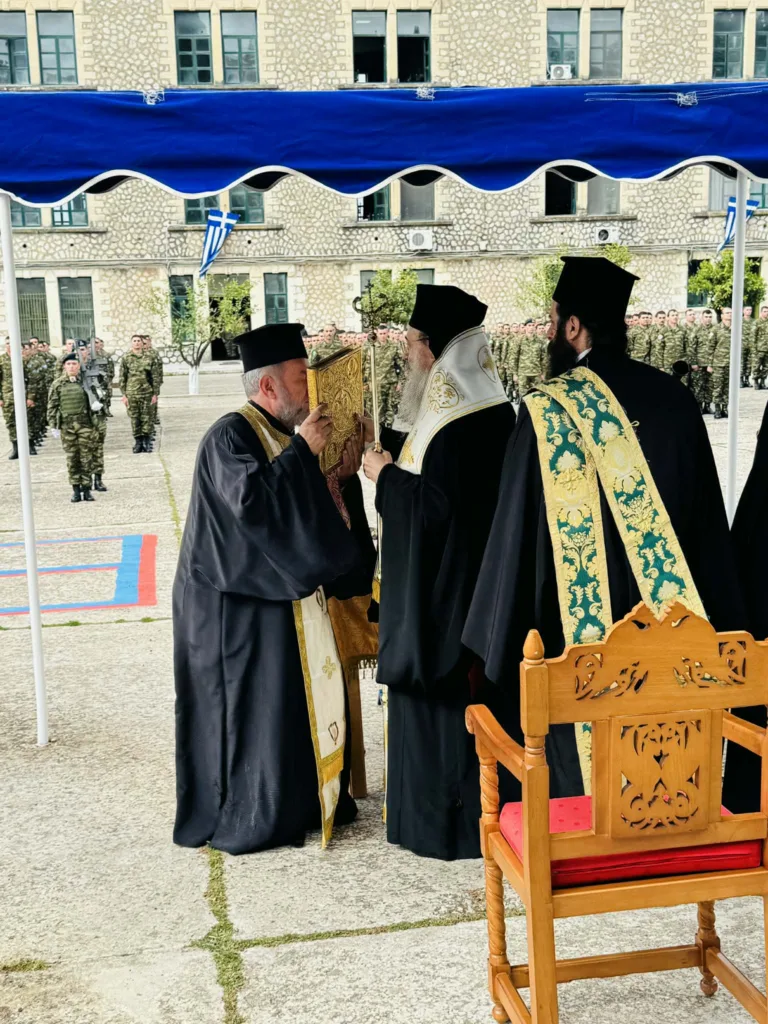 Πάτρα: Συγκινητική ορκωμοσία στο ΚΕΤΧ μετά από 15 χρόνια ΦΩΤΟ