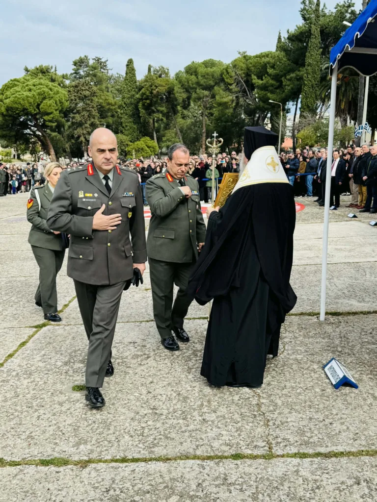 Πάτρα: Συγκινητική ορκωμοσία στο ΚΕΤΧ μετά από 15 χρόνια ΦΩΤΟ