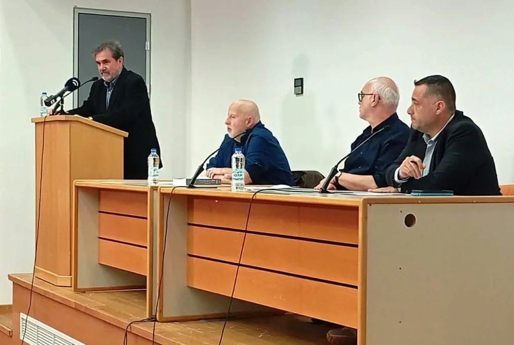 Αμαλιάδα: Με γαρύφαλλα, βιβλίο και φωταγώγηση του σπιτιού του ολοκληρώθηκαν οι εκδηλώσεις για τον Νίκο Μπελογιάννη ΦΩΤΟ