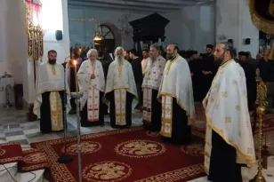 Εσπερινός στον Ιερό Ναό Εισοδίων της Θεοτόκου Αιγίου, το μήνυμα του Αρχιμανδρίτη Αρτέμιου