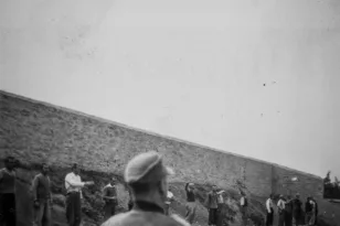 Δύο Πατρινοί στην Καισαριανή του ’44: Τα ντοκουμέντα της Ματωμένης Πρωτομαγιάς