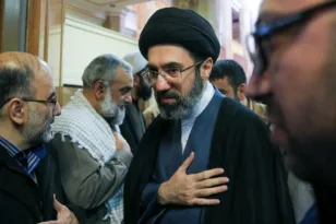 CIA και Μοσάντ αναζητούν ενδείξεις για τον Μοτζτάμπα Χαμενεΐ – Κενό εξουσίας στο Ιράν