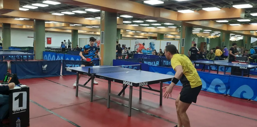 Πανδαισία πινγκ - πονγκ στο «Τόφαλος»