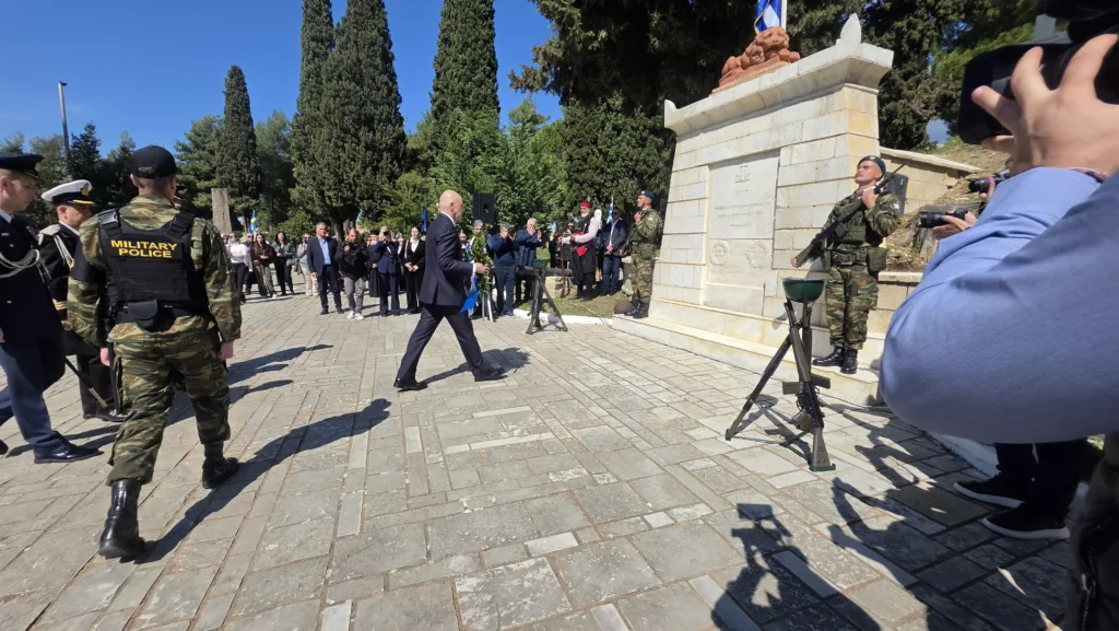 Με τον Χρυσό Σταυρό τιμήθηκε ο Νίκος Δένδιας στην Ιερά Πόλη του Μεσολογγίου - Τι είπε για την «Ατζέντα 2030» ΦΩΤΟ