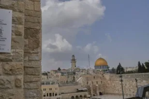 Θραύσματα από αναχαιτισμένο ιρανικό πύραυλο έπεσαν στην Παλιά Πόλη της Ιερουσαλήμ