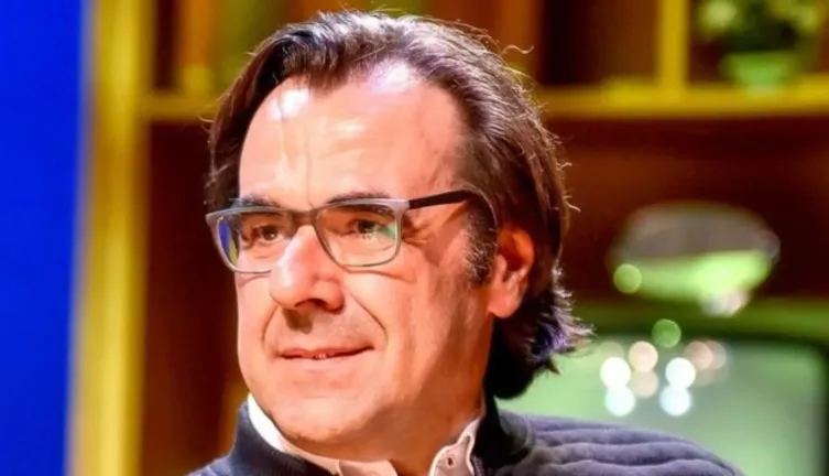 «Το γέλιο προκαλεί ρωγμές στην πανοπλία μας», αποκαλυπτικός ο σκηνοθέτης και ηθοποιός Μίλτος Νίκας