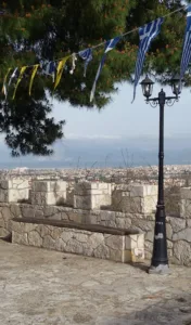 Θάνατος στο παλιό νεκροταφείο Σαραβαλίου: Μαχαίρωμα την «ώρα του διαβόλου»