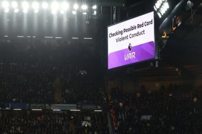 Premier League: Το 75% των φιλάθλων ζητά την κατάργηση του VAR
