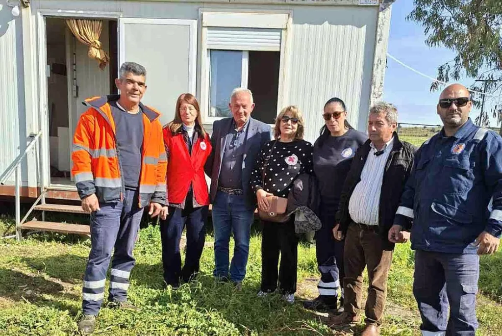Αγκαλιά αλληλεγγύης από τον Δήμο Ήλιδας - Προσφορά λυώμενου σε πυρόπληκτους ηλικιωμένους στην Ακροποταμιά