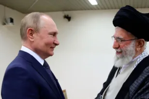 Δολοφονία Χαμενεϊ: Πούτιν και Μεντβέντεφ κατά Τραμπ