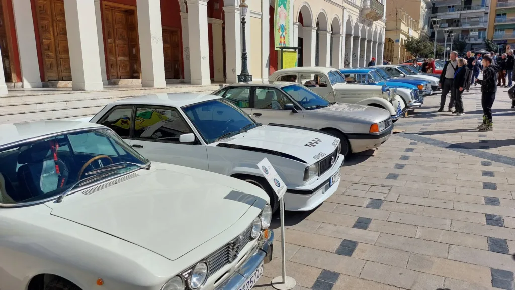 Κοπή Βασιλόπιτας και Έκθεση Ιστορικών Οχημάτων στην Πλατεία Γεωργίου Α΄