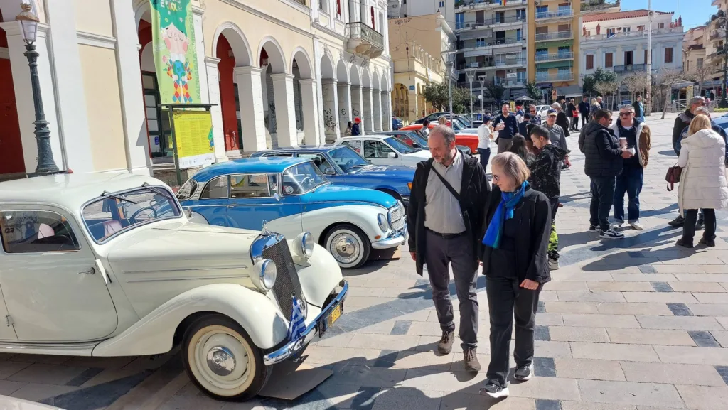 Κοπή Βασιλόπιτας και Έκθεση Ιστορικών Οχημάτων στην Πλατεία Γεωργίου Α΄