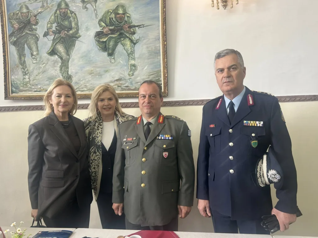 Πάτρα: Συγκινητική ορκωμοσία στο ΚΕΤΧ μετά από 15 χρόνια ΦΩΤΟ