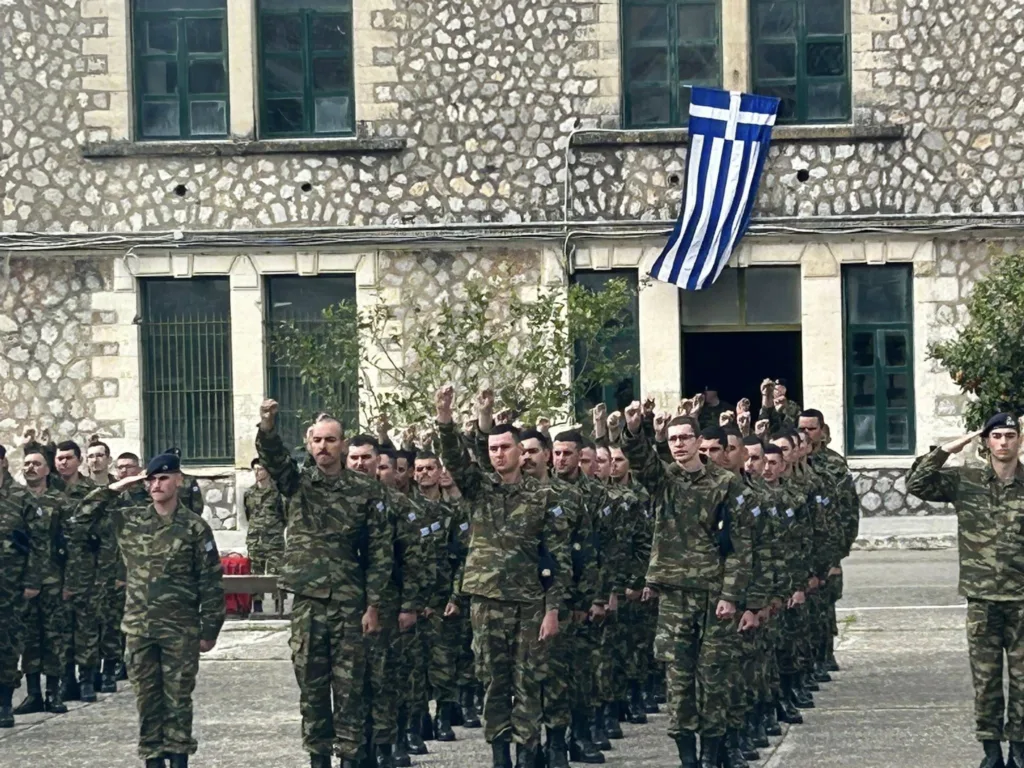 Πάτρα: Συγκινητική ορκωμοσία στο ΚΕΤΧ μετά από 15 χρόνια ΦΩΤΟ