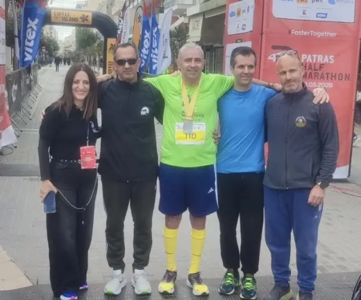Patras Half Marathon: Σηκώθηκε από το αμαξίδιο και περπάτησε 350 μέτρα, η ιστορία που συγκλόνισε τον