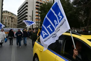 Κι άλλη 24ωρη απεργία οι ταξιτζήδες στην Αττική, στα άκρα η κόντρα τους με τον Κυρανάκη