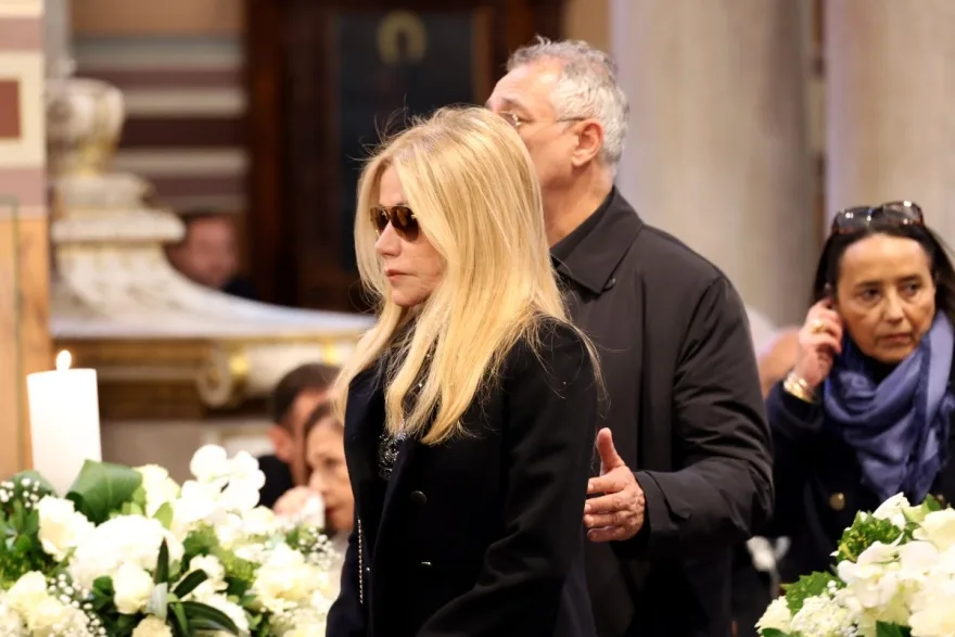 Με πλήθος επωνύμων το ύστατο χαίρε στη Μαρινέλλα