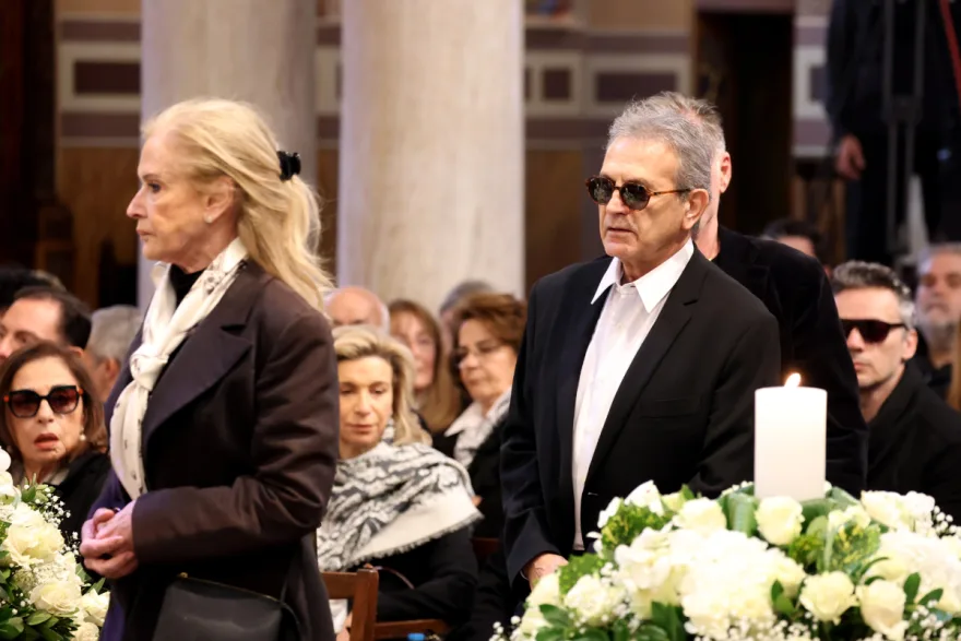 Με πλήθος επωνύμων το ύστατο χαίρε στη Μαρινέλλα